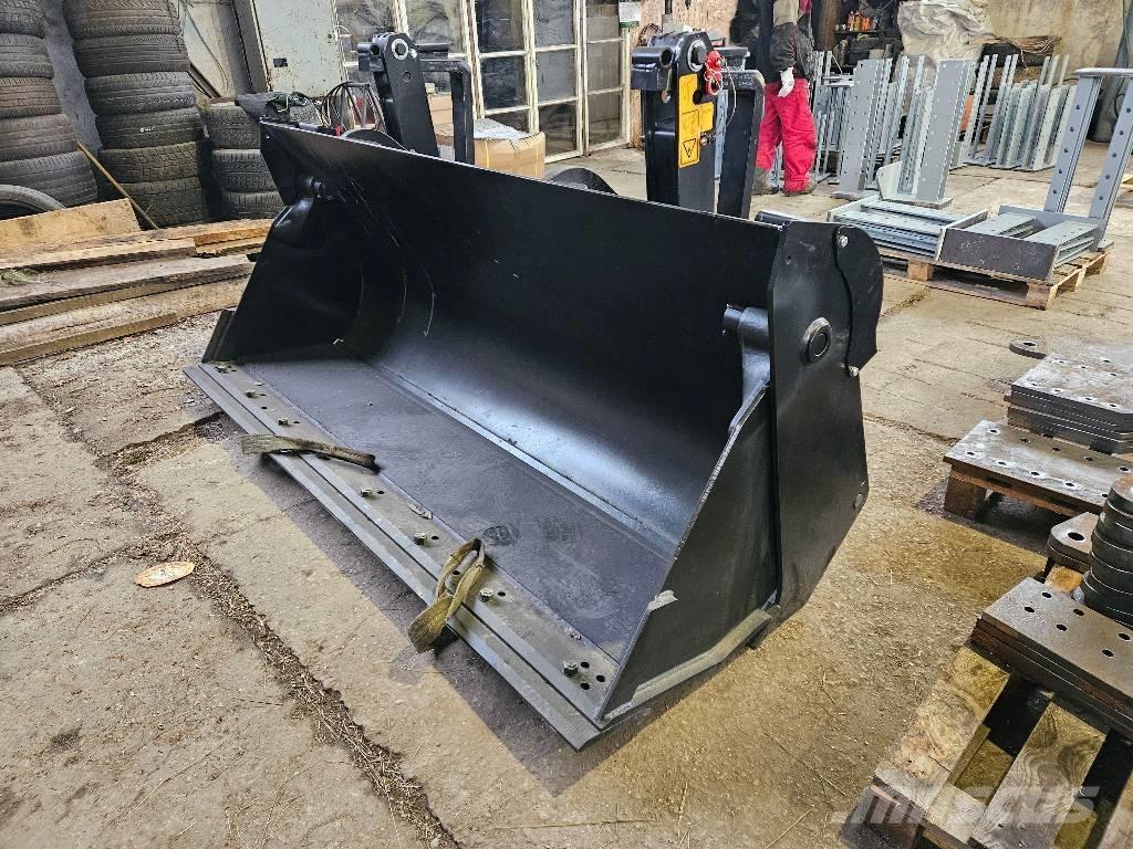 JCB 4 CX Buckets