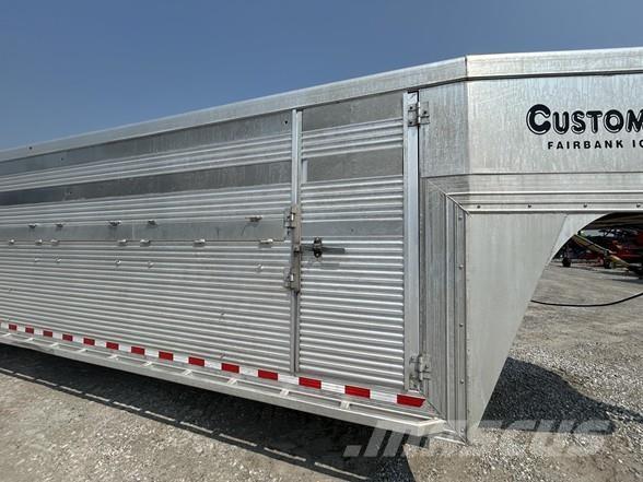  CUSTOM CLASSIC Livestock Trailers