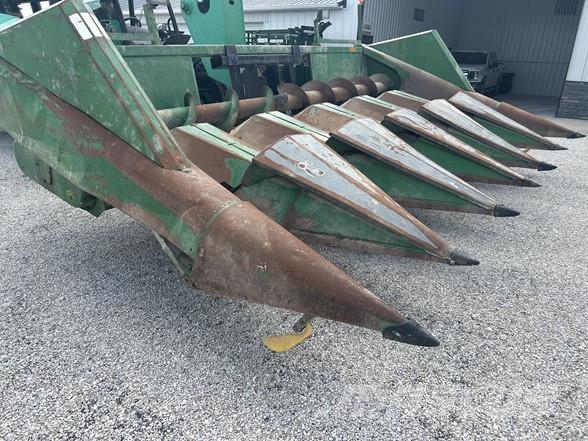 John Deere 643 Harvester Headers