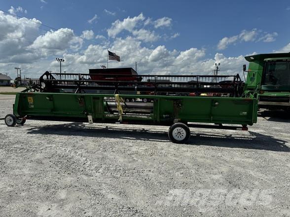 John Deere 925 Harvester Headers