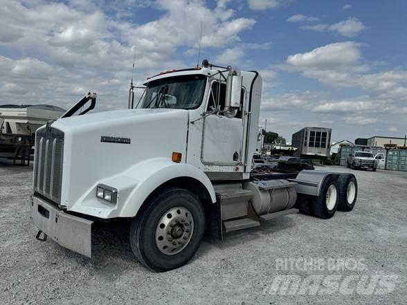 Kenworth T800 Conventional Trucks / Tractor Trucks