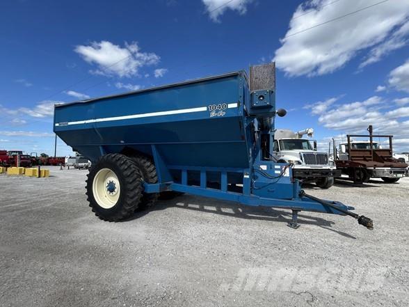 Kinze 1040 Grain / Silage Trailers