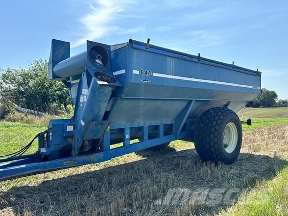 Kinze 840 Grain / Silage Trailers