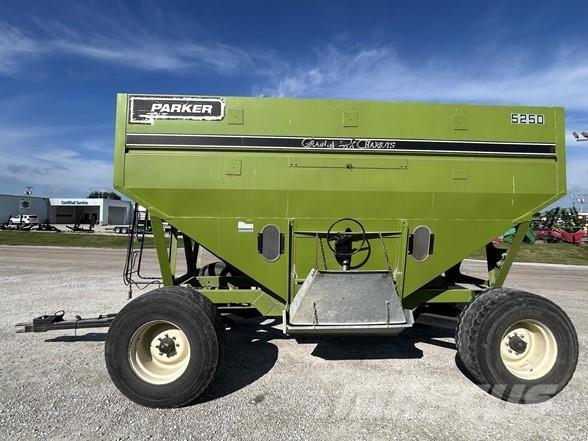 Parker 5250 Grain / Silage Trailers