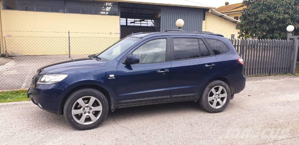 Hyundai SANTA FE Automobiles / SUVS