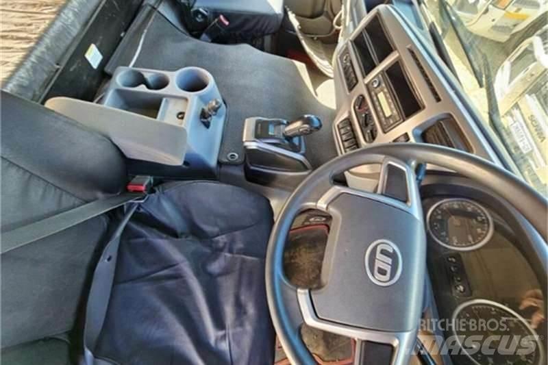 UD TRUCKS QUESTER Other Trucks