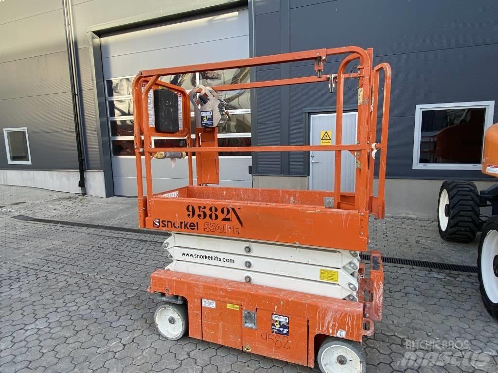 Snorkel S 3219 E Scissor Lifts