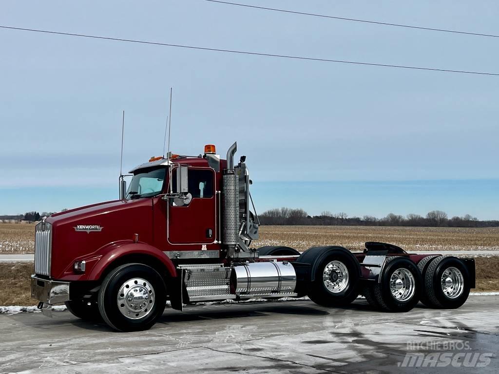 Kenworth T 800 Conventional Trucks / Tractor Trucks