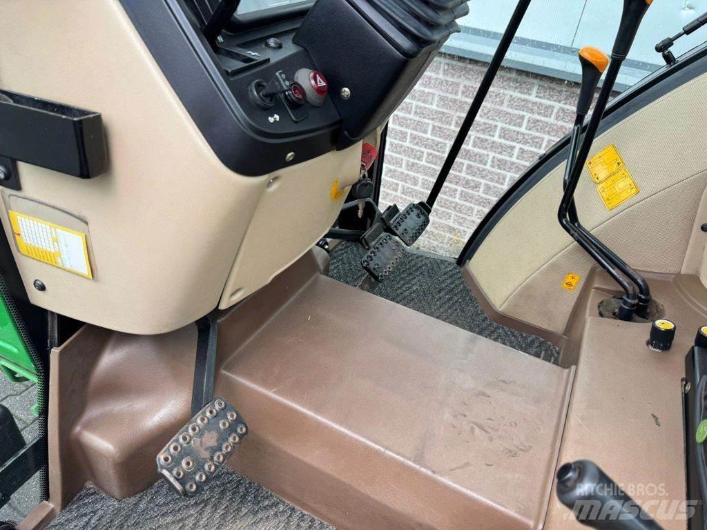 John Deere 5215 Automobiles / SUVS