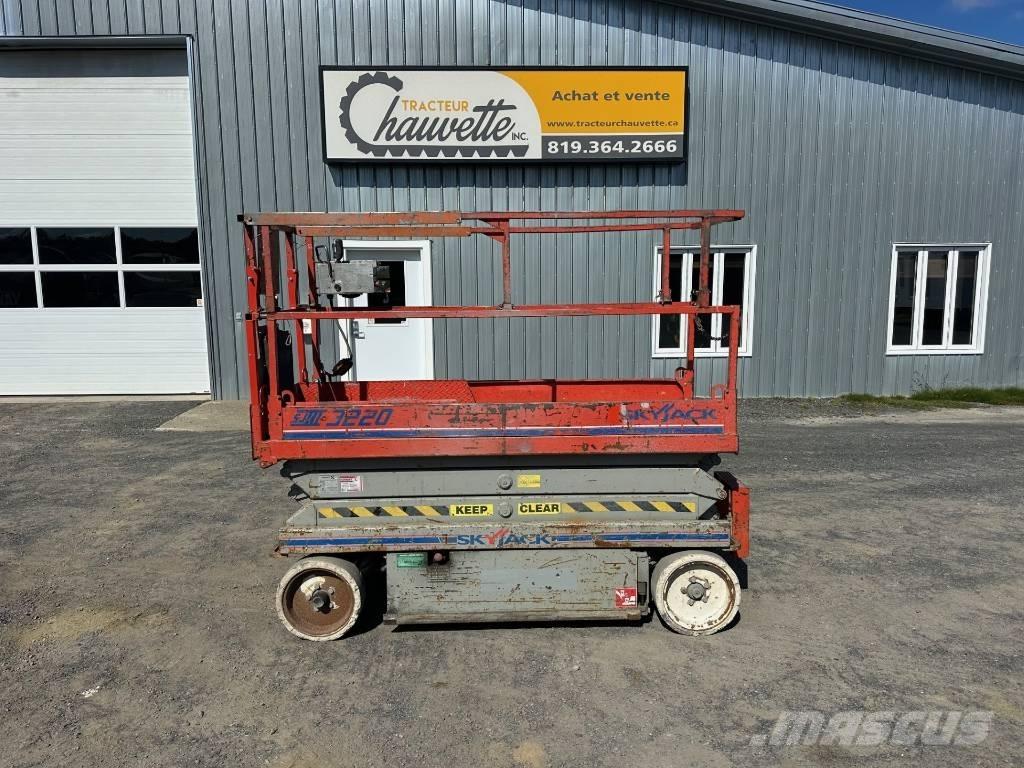 SkyJack SJ 3220 Scissor Lifts