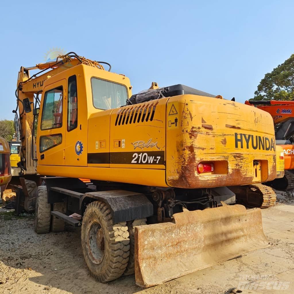 Hyundai R210W-7 Wheeled Excavators