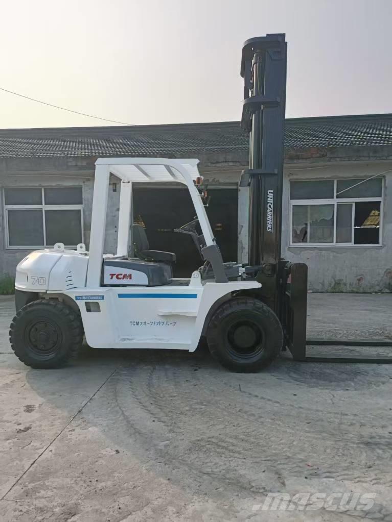 TCM FD 70 Z8 Box trucks