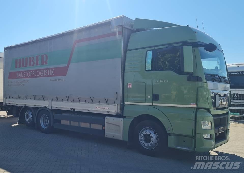 MAN 26.440 / 7.4m / LIFT Curtain Side Trucks