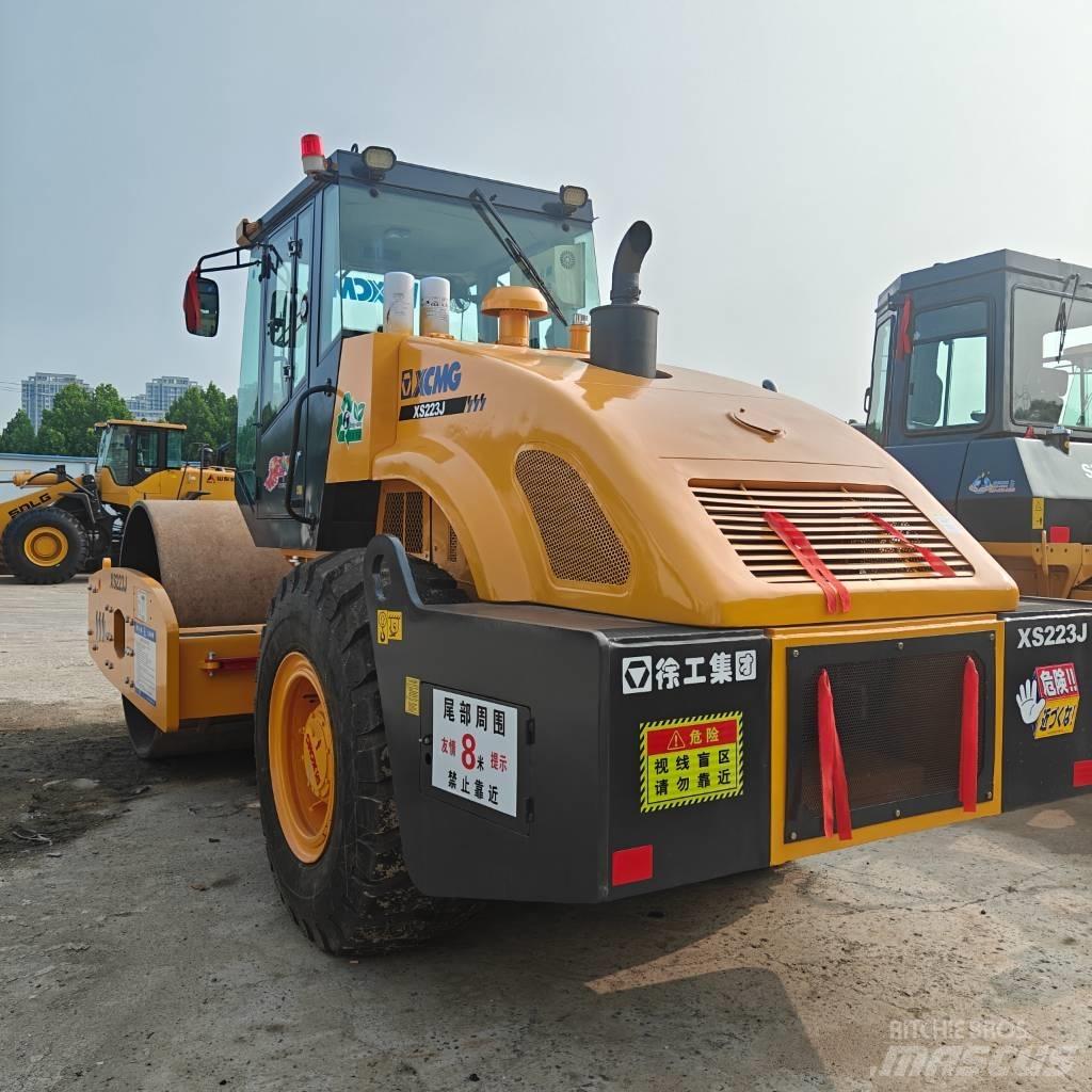 XCMG XS 223 J Single drum rollers