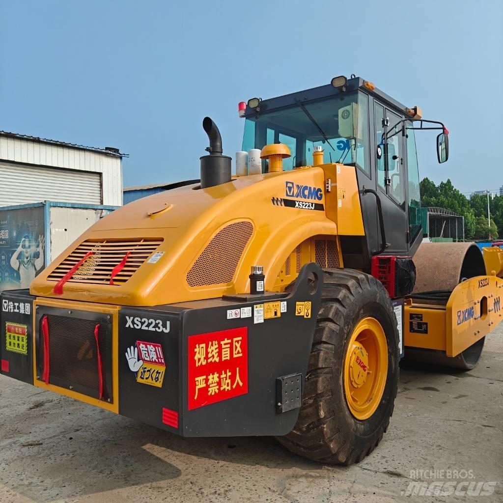 XCMG XS 223 J Single drum rollers