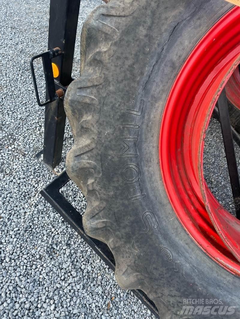 Stomil 20.8 R 38 Tires, wheels and rims