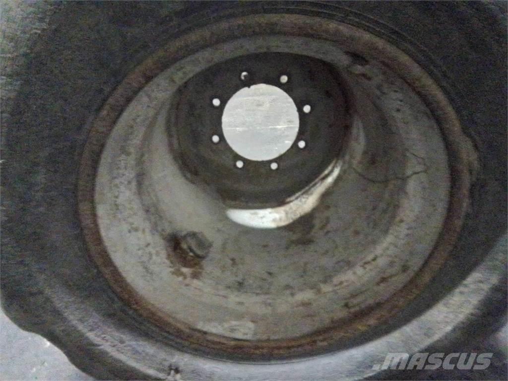 Valmet 820 24x22,5 Tires, wheels and rims