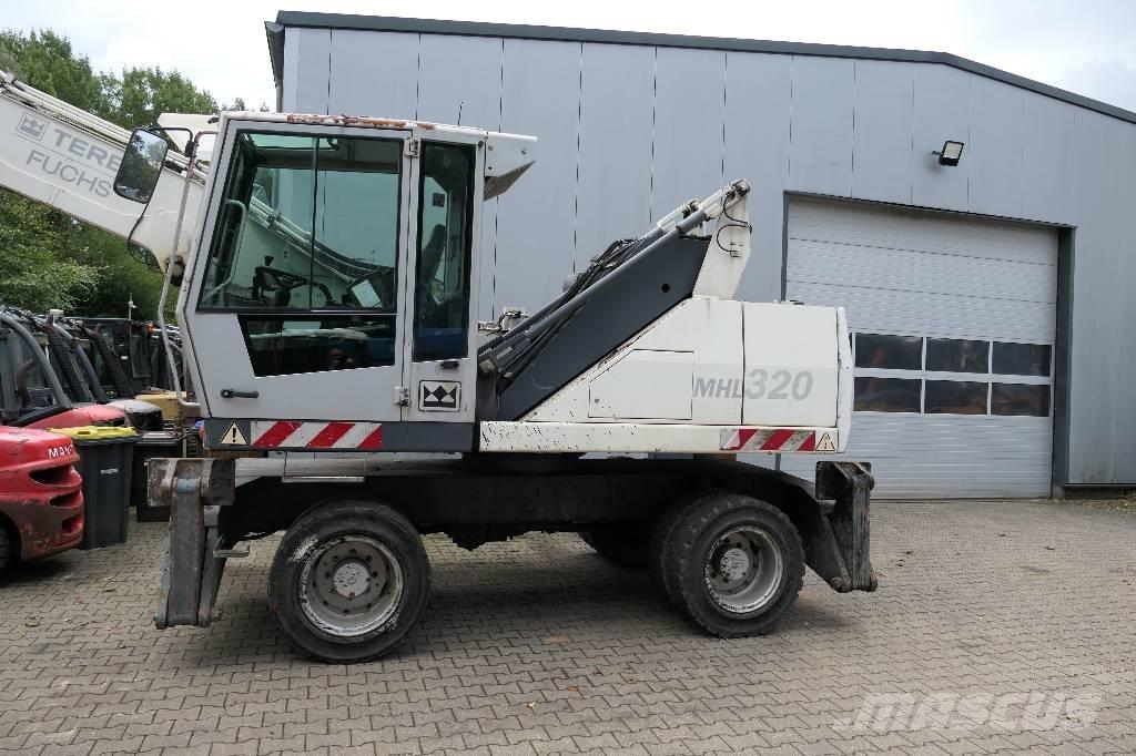 Fuchs MHL 320 Waste / Industry Handlers