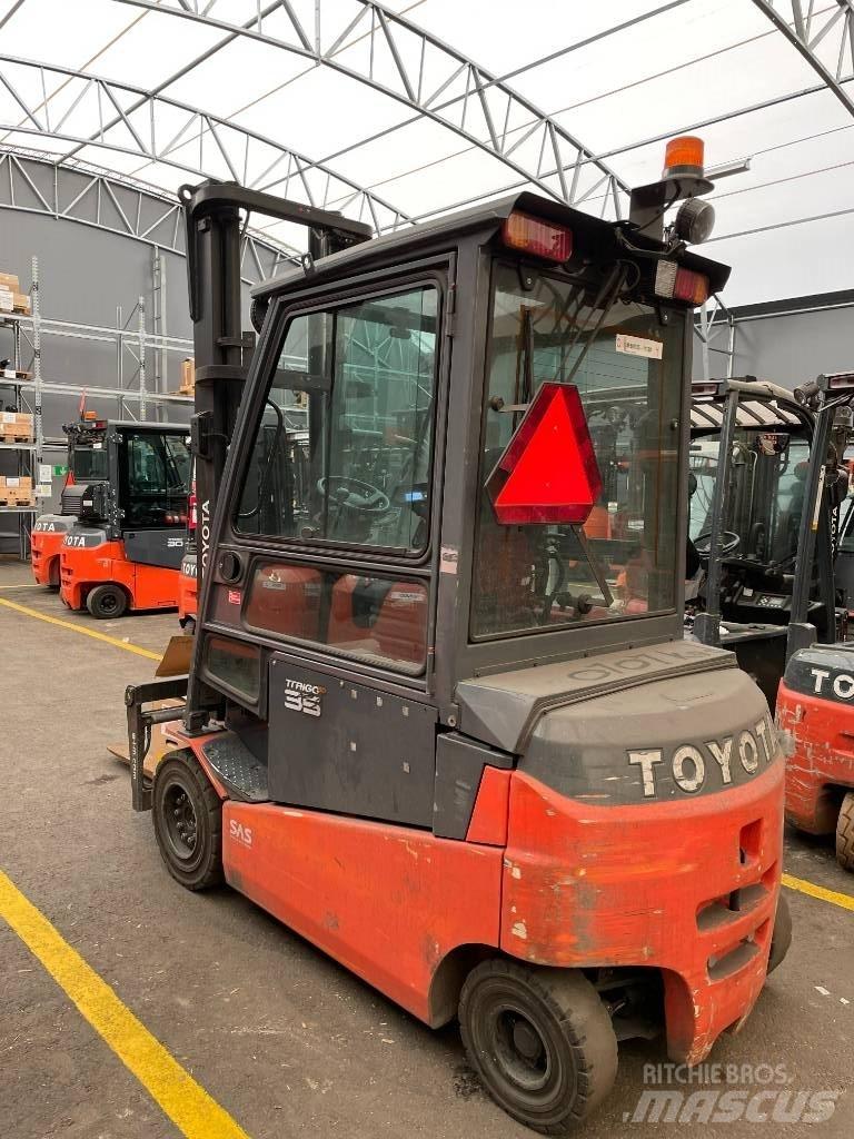 Toyota 8FBMT35 Electric Forklifts