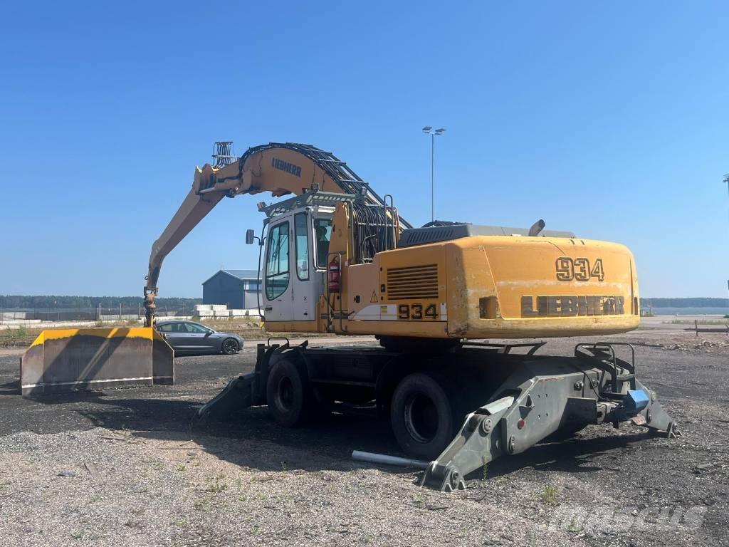 Liebherr A 934 C Waste / Industry Handlers