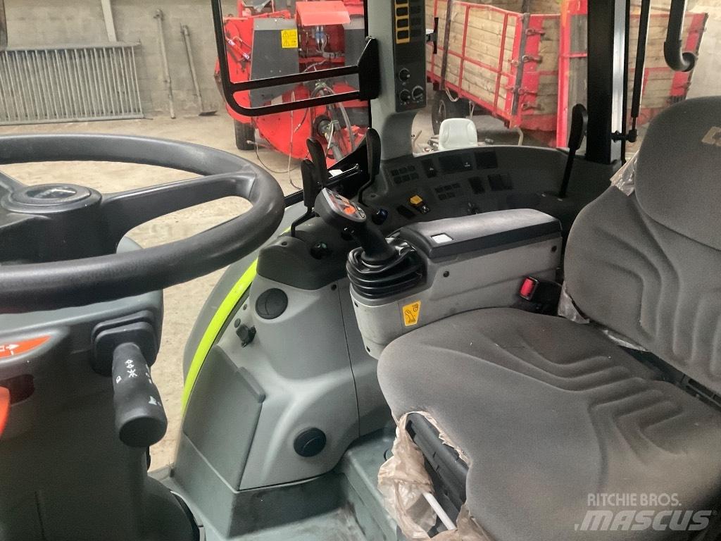 CLAAS Arion 440 CIS Tractors