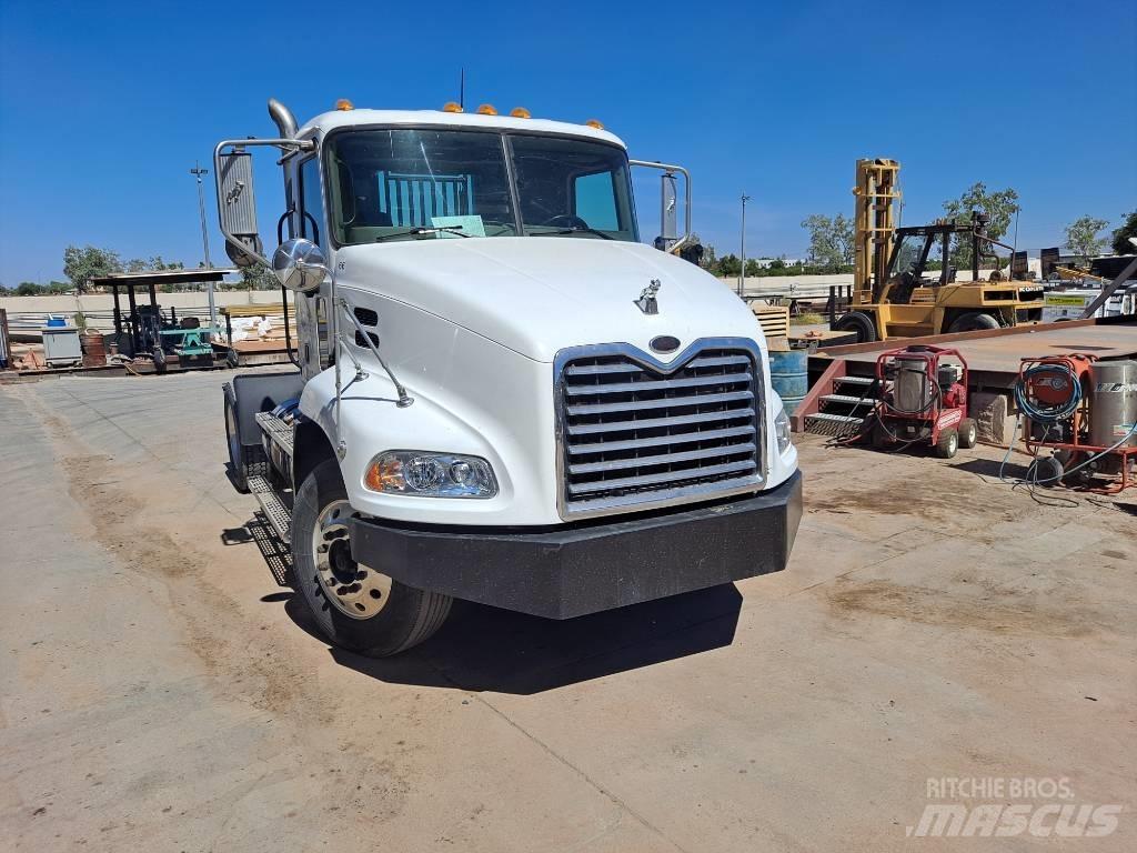 Mack CX612 Conventional Trucks / Tractor Trucks