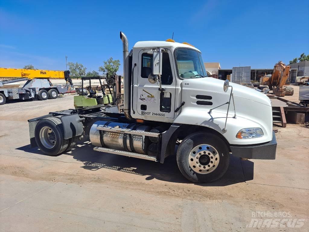 Mack CX612 Conventional Trucks / Tractor Trucks