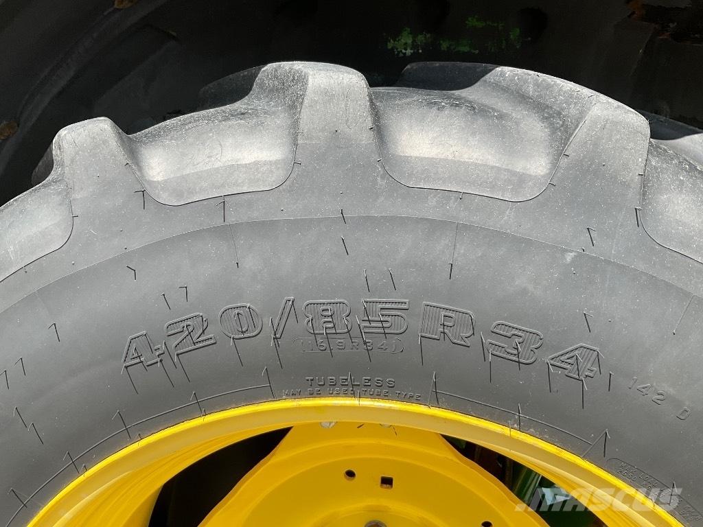John Deere 5100 R Tractors