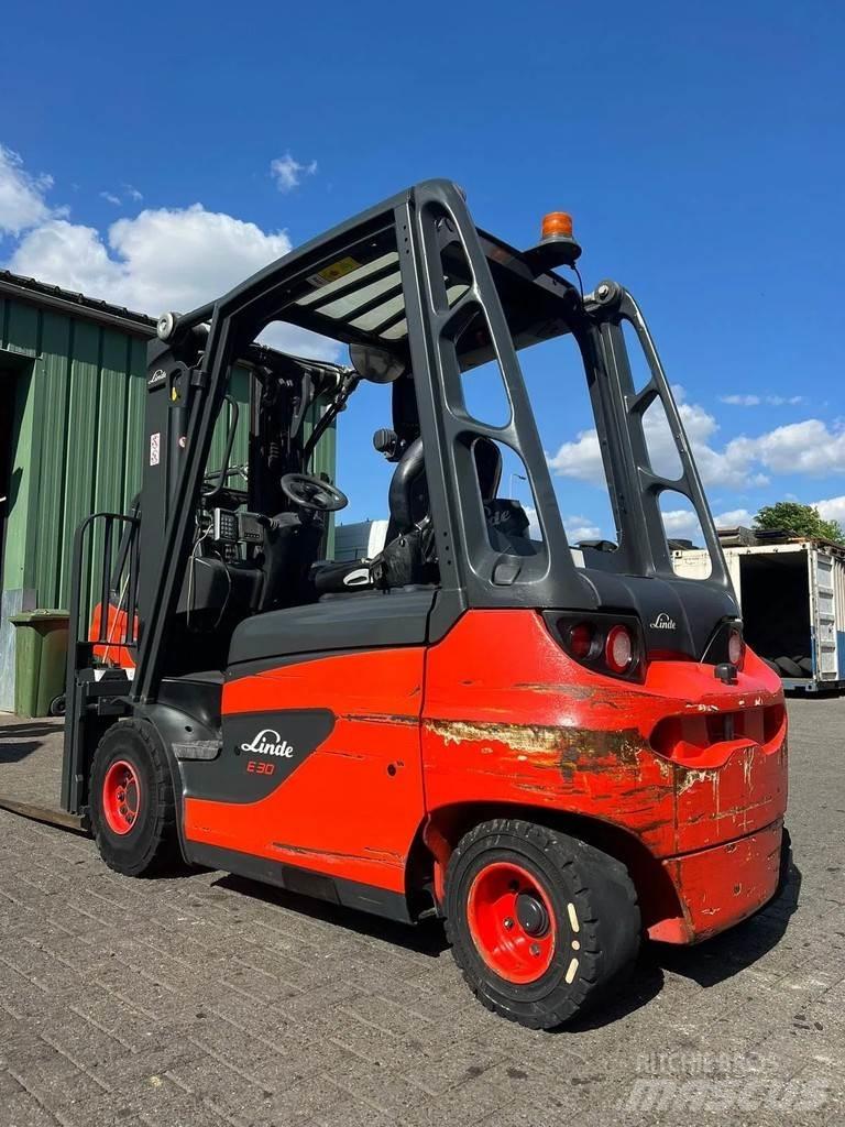 Linde E30 Electric Forklifts
