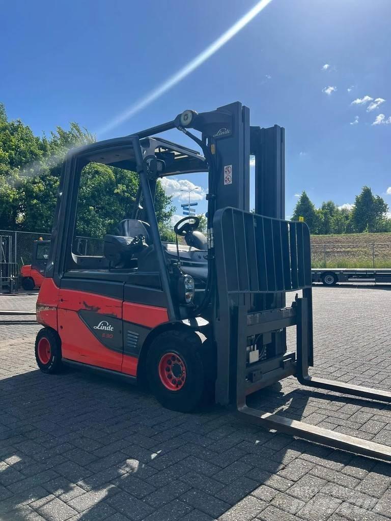 Linde E30 Electric Forklifts