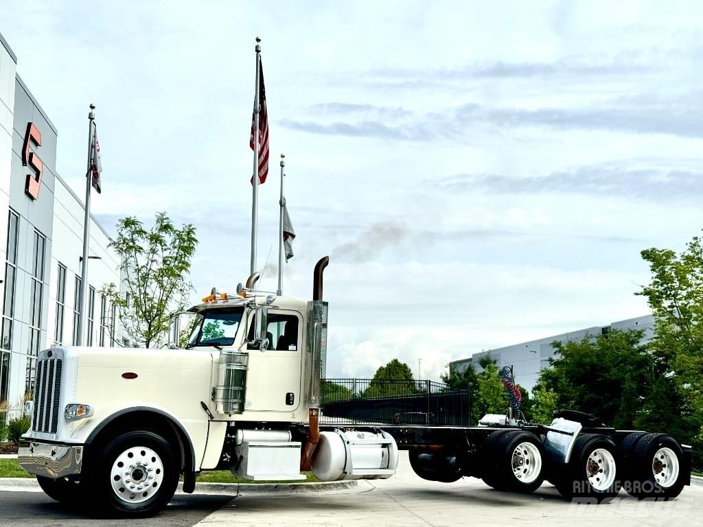 Peterbilt 389 Conventional Trucks / Tractor Trucks