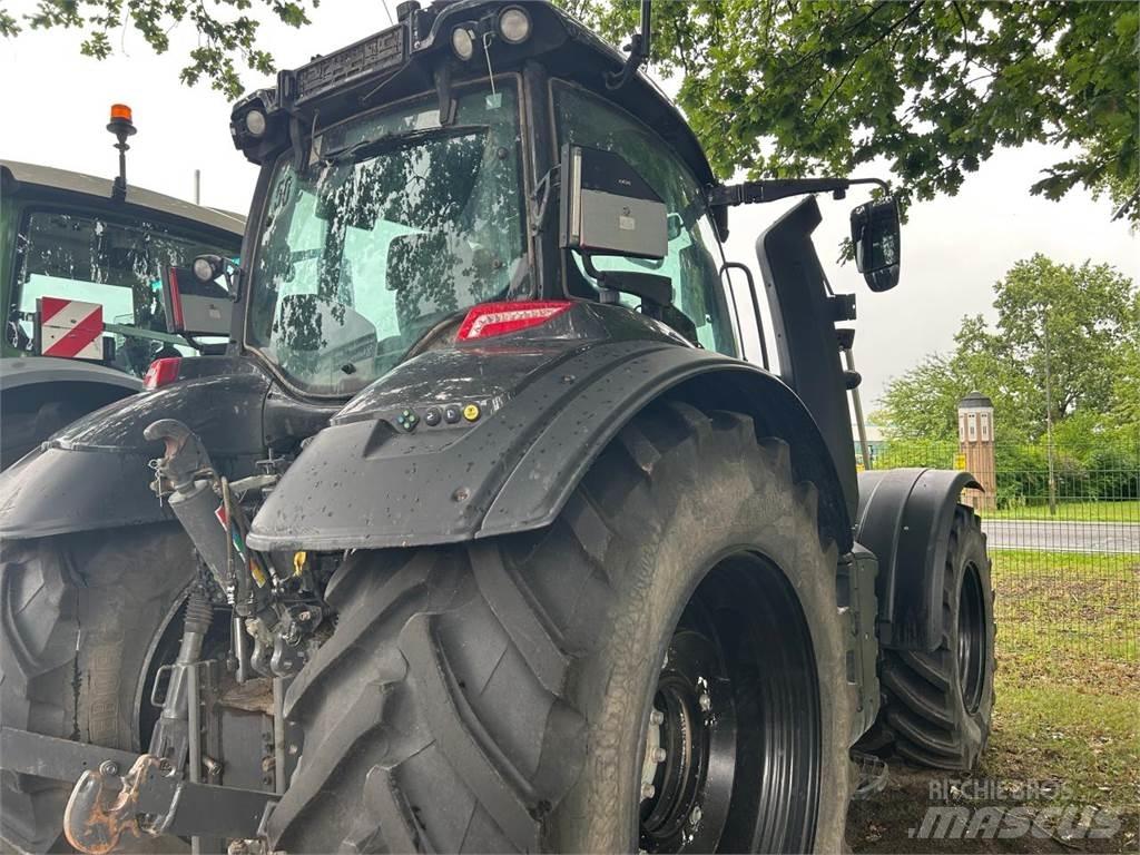 Valtra T 235 D Tractors