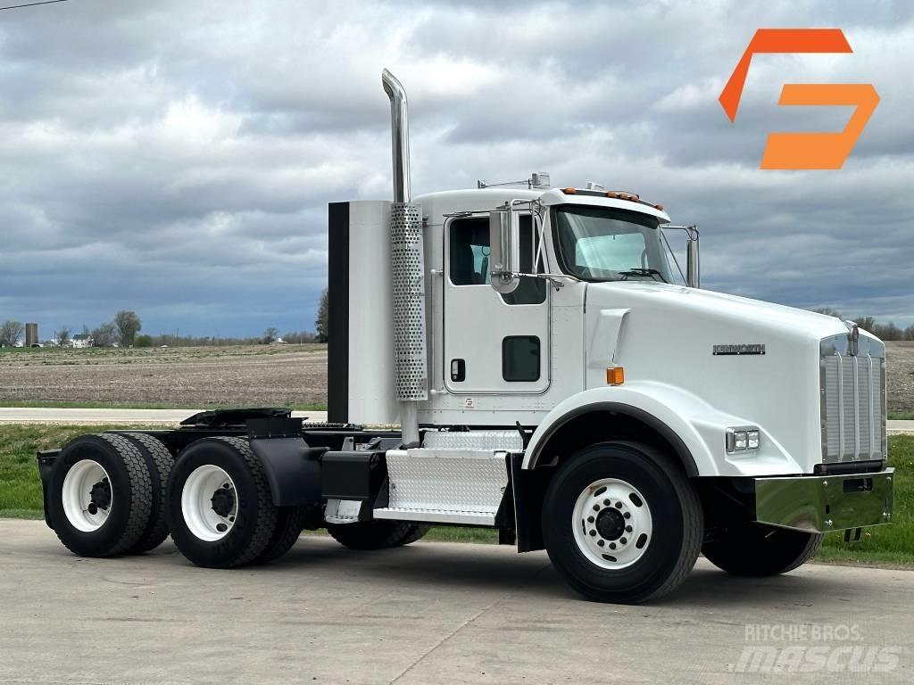 Kenworth T800 Conventional Trucks / Tractor Trucks
