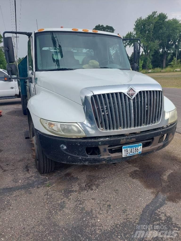 International 4200 Dump Trucks