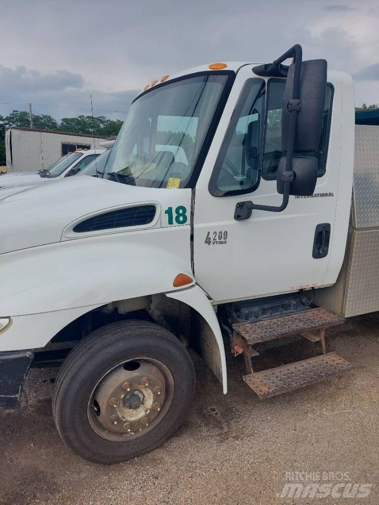 International 4200 Dump Trucks
