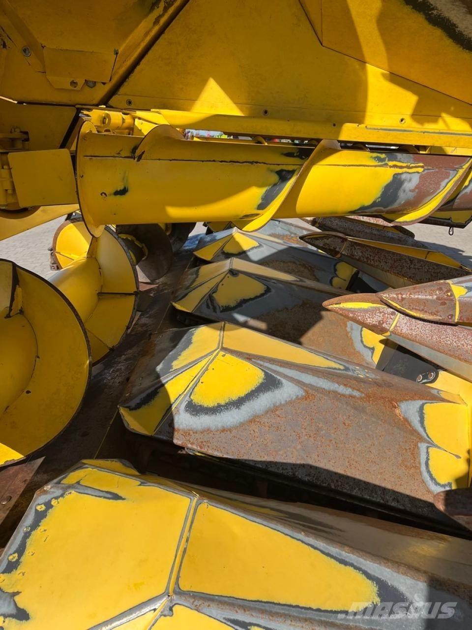 New Holland MF675W Combine Attachments