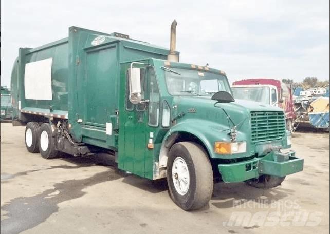 International 4900 Garbage Trucks / Recycling Trucks
