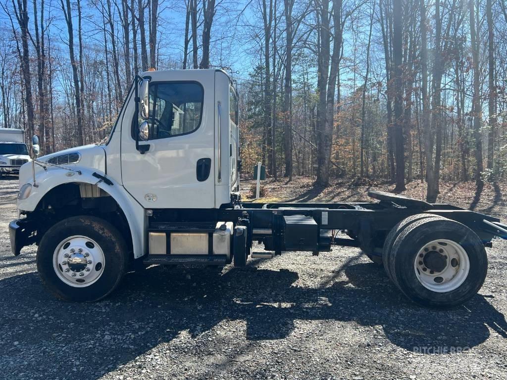Freightliner M2106 Conventional Trucks / Tractor Trucks