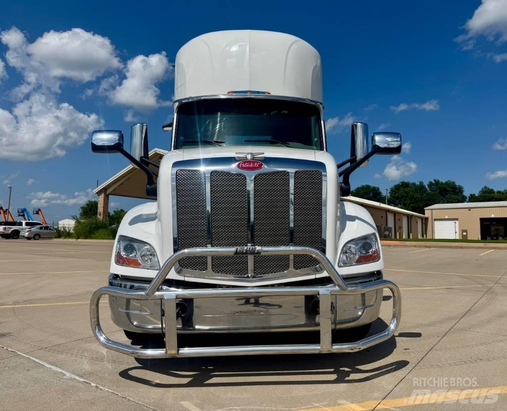 Peterbilt 579 Conventional Trucks / Tractor Trucks