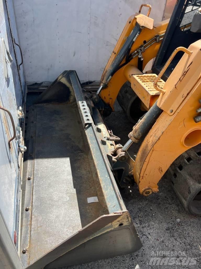 Mustang 2100RT Skid Steer Loaders