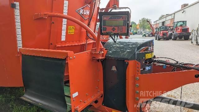 Kuhn Profile 22.2CL Animal Feeders