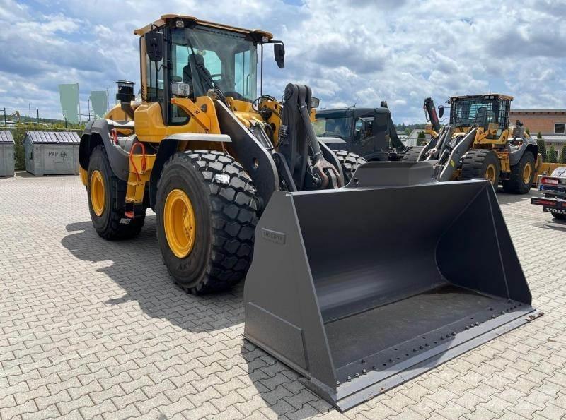Volvo L110H Wheel Loaders