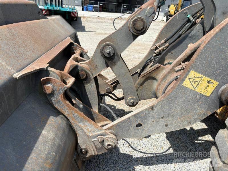 Volvo L90H Wheel Loaders