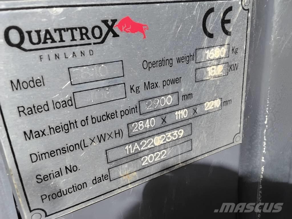 QuattroX 810 Mini Loader