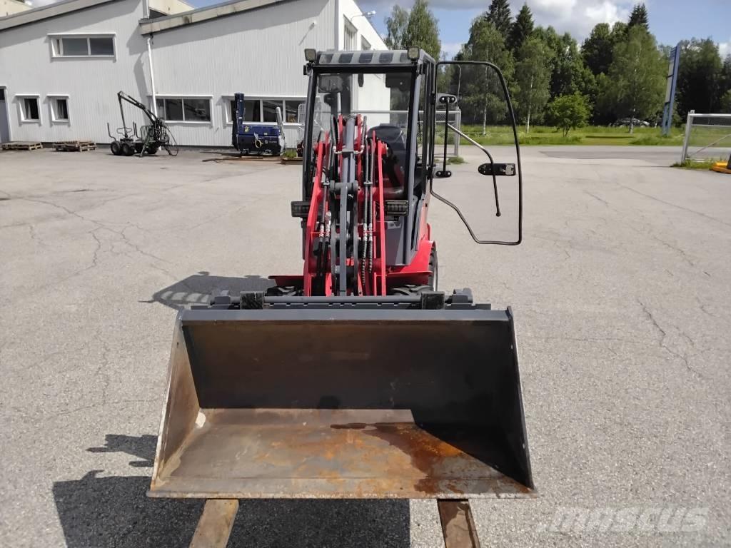 QuattroX 810 Mini Loader