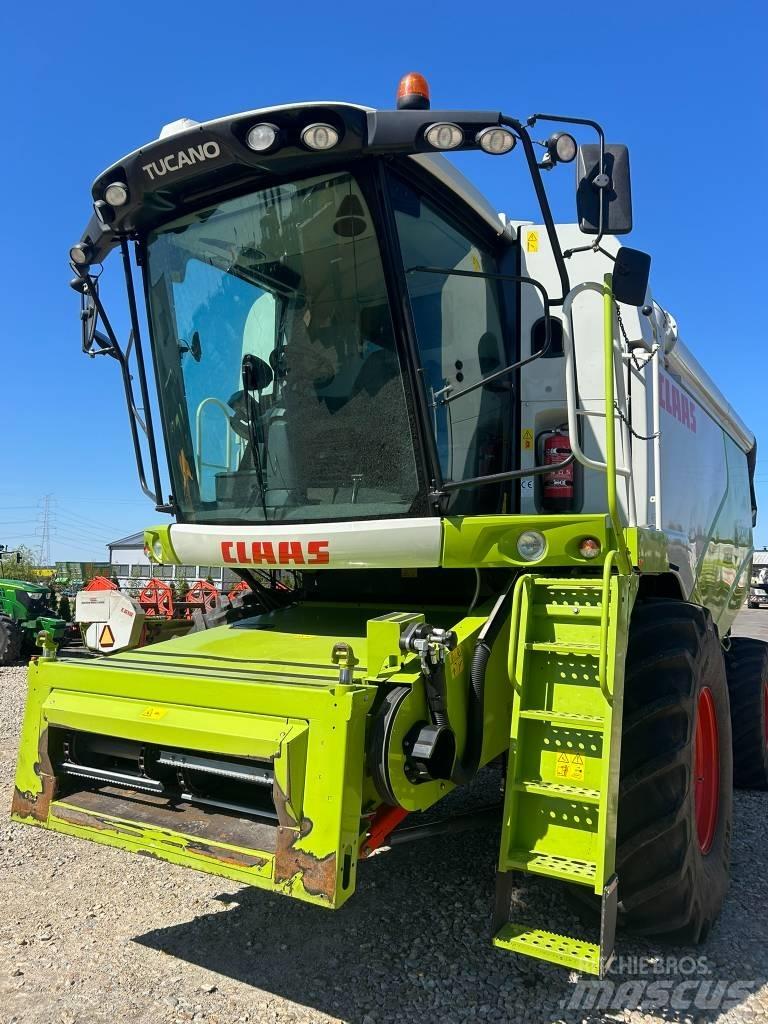 CLAAS Tucano 440 Combine Harvesters