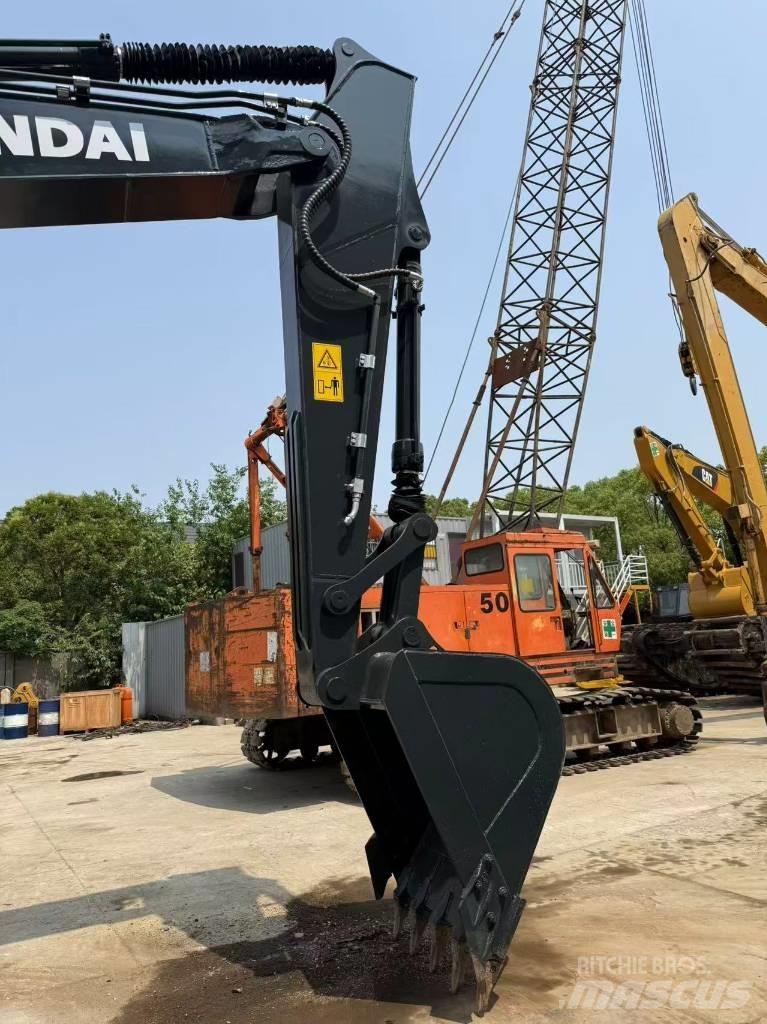 Hyundai R220LC-9S Mini excavators  7t - 12t