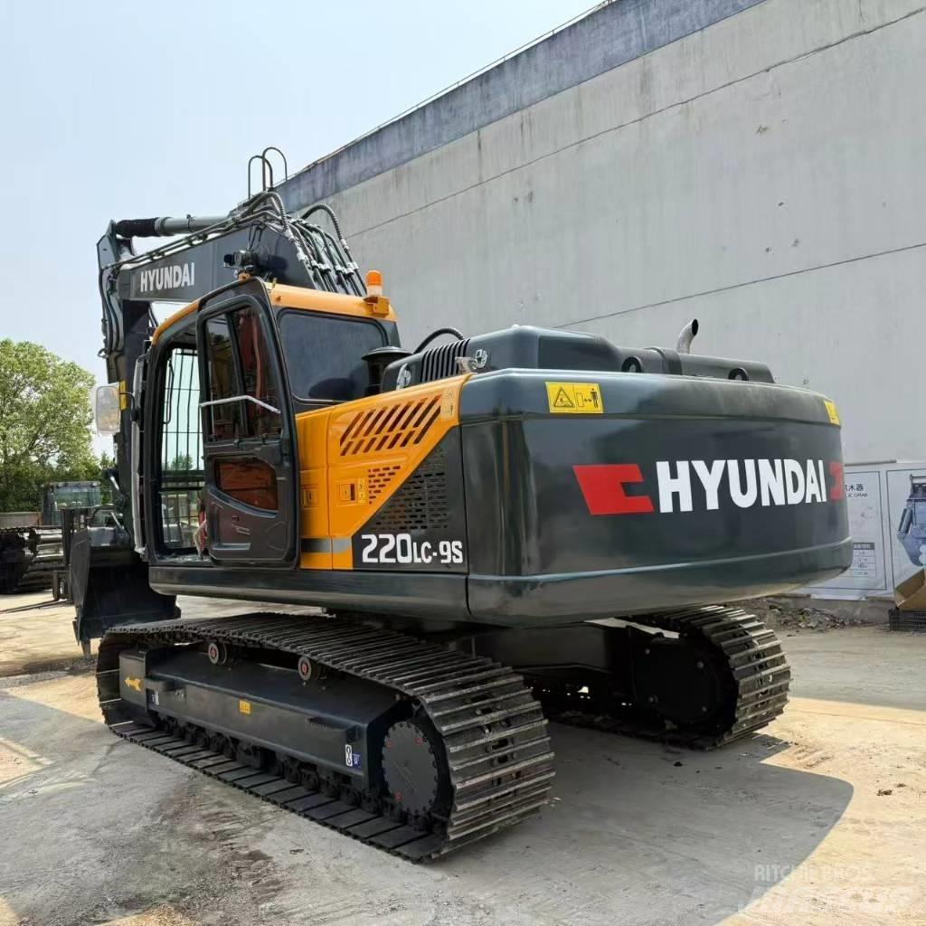 Hyundai R220LC-9S Mini excavators  7t - 12t