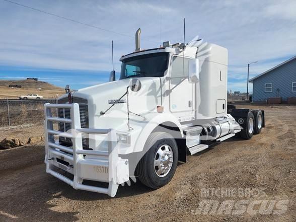 Kenworth T800 Conventional Trucks / Tractor Trucks