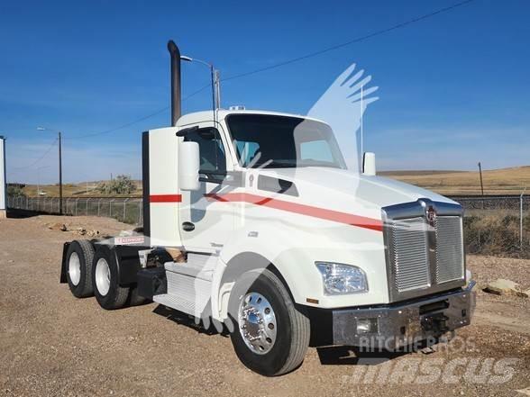Kenworth T880 Conventional Trucks / Tractor Trucks